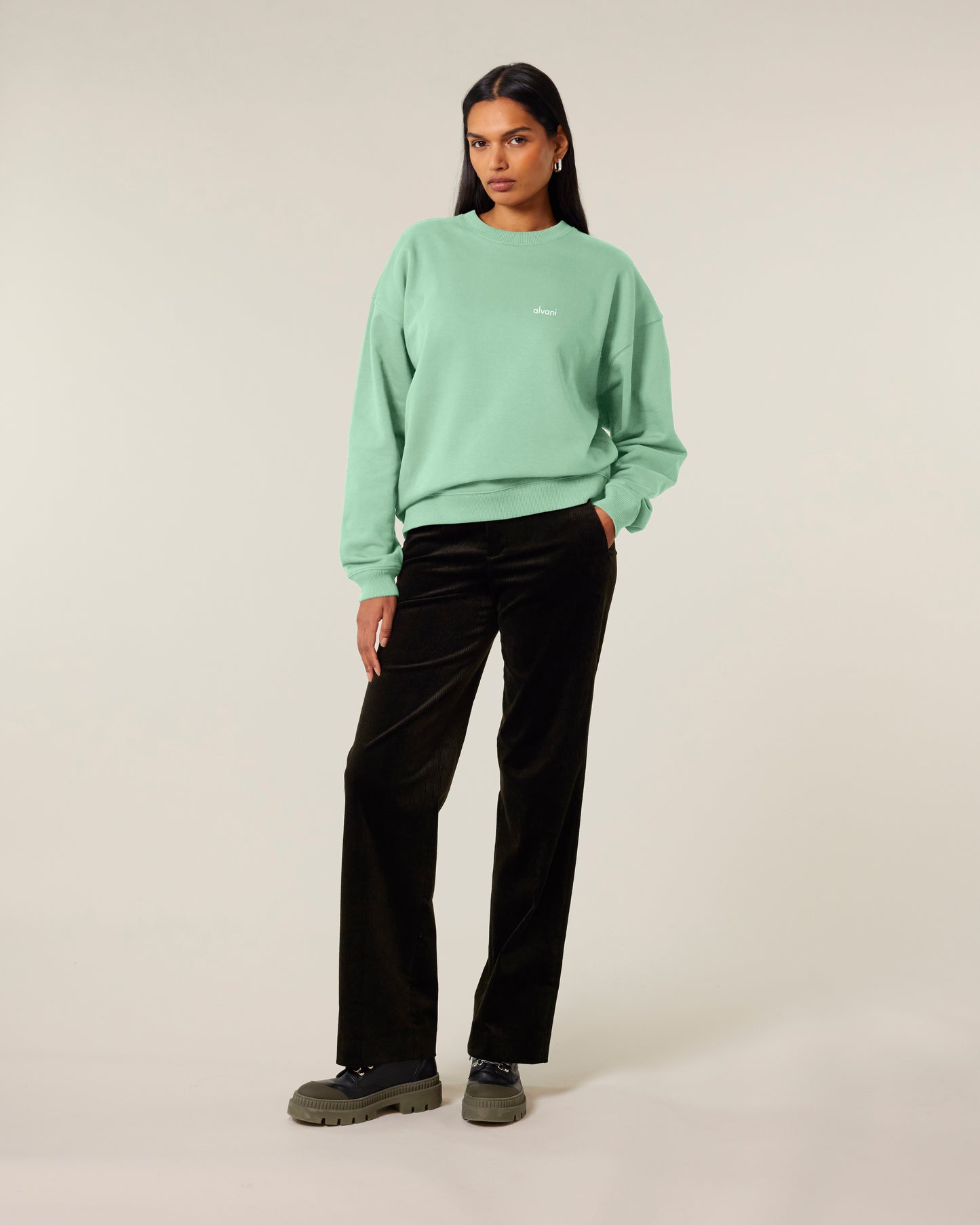 SUDADERA UNISEX OVERSIZED CON LOGO DE GOMA PEQUEÑO
