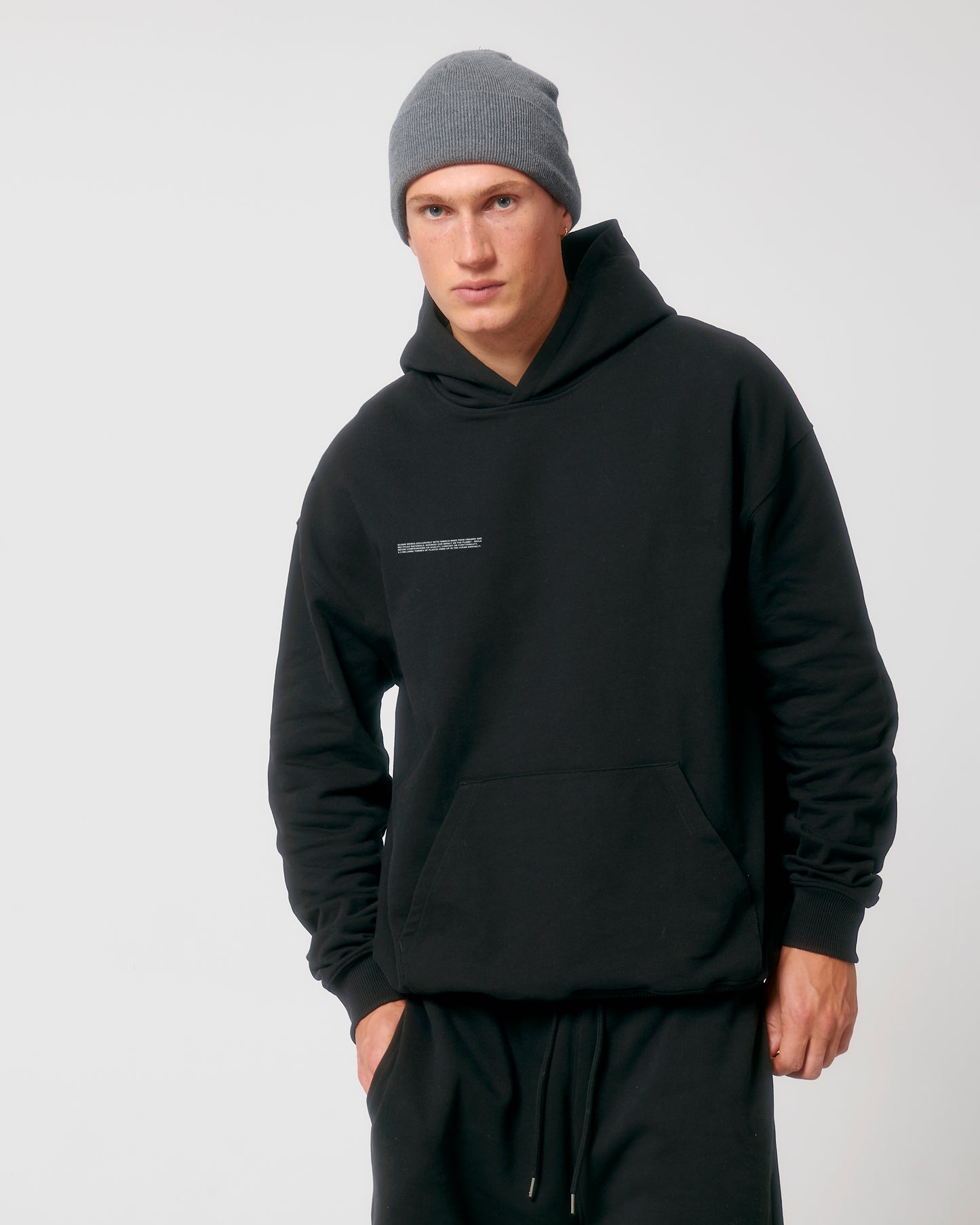 ESSENCIAL UNISEX OVERSIZED HOODIE