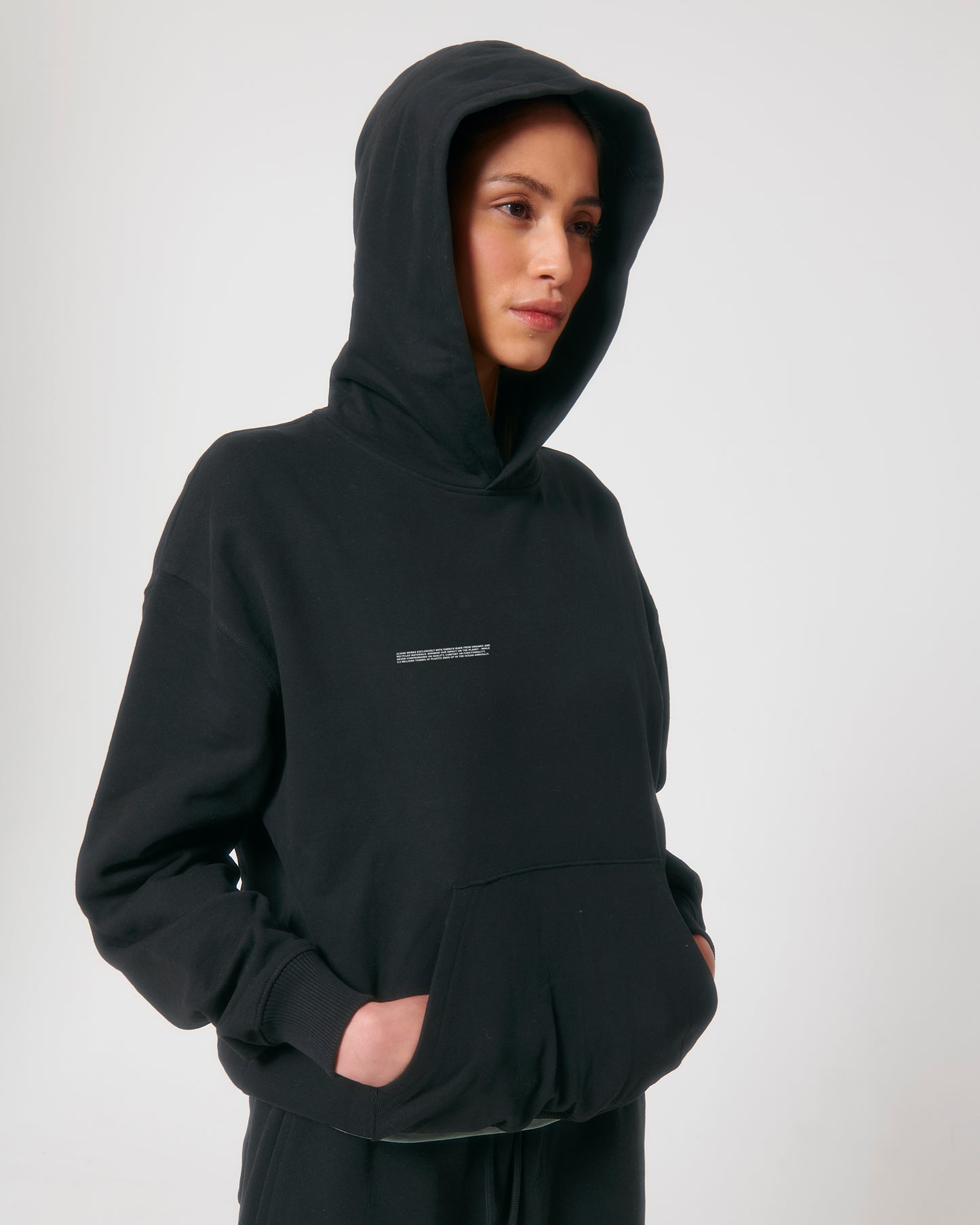 ESSENCIAL UNISEX OVERSIZED HOODIE