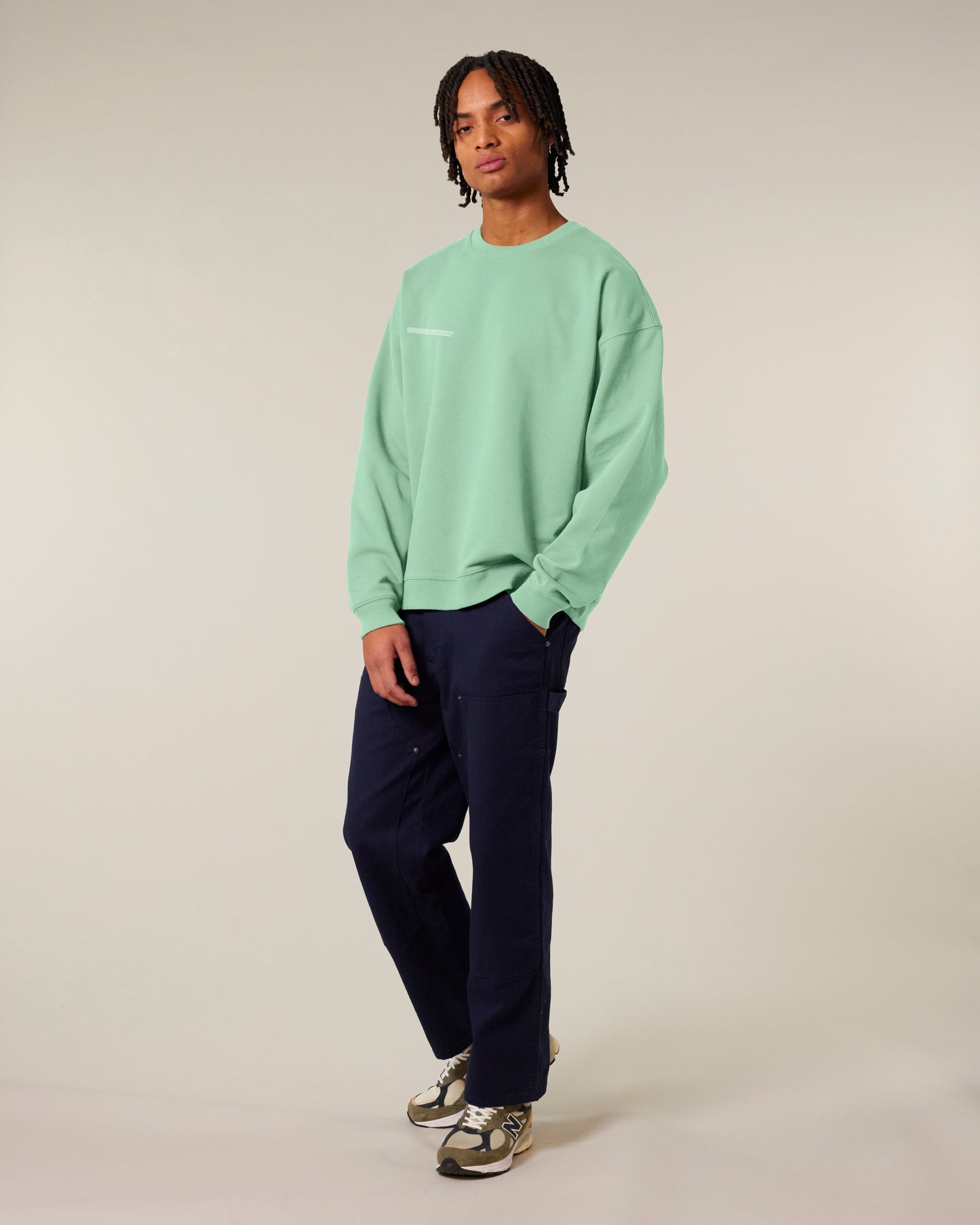 ESSENTIAL UNISEX OVERSIZED SWEATSHIRT